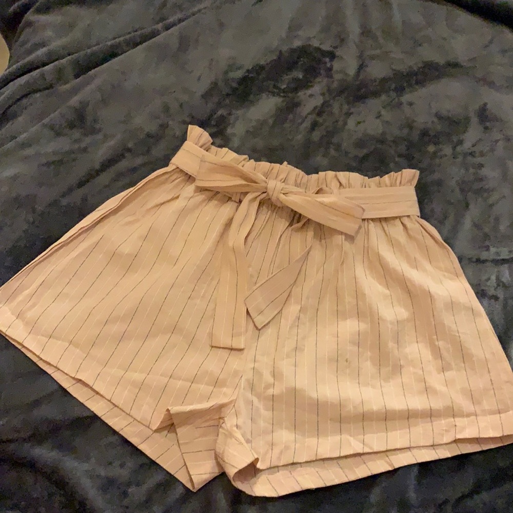 Pink paperbag shorts M